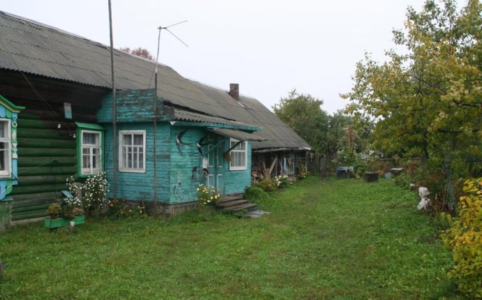 Двор у деревенского дома — Bloger.Ru