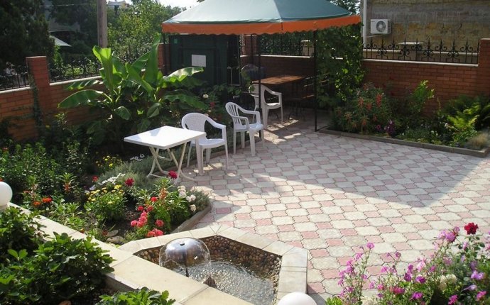 Simple Design Of The Private House Courtyard Photos